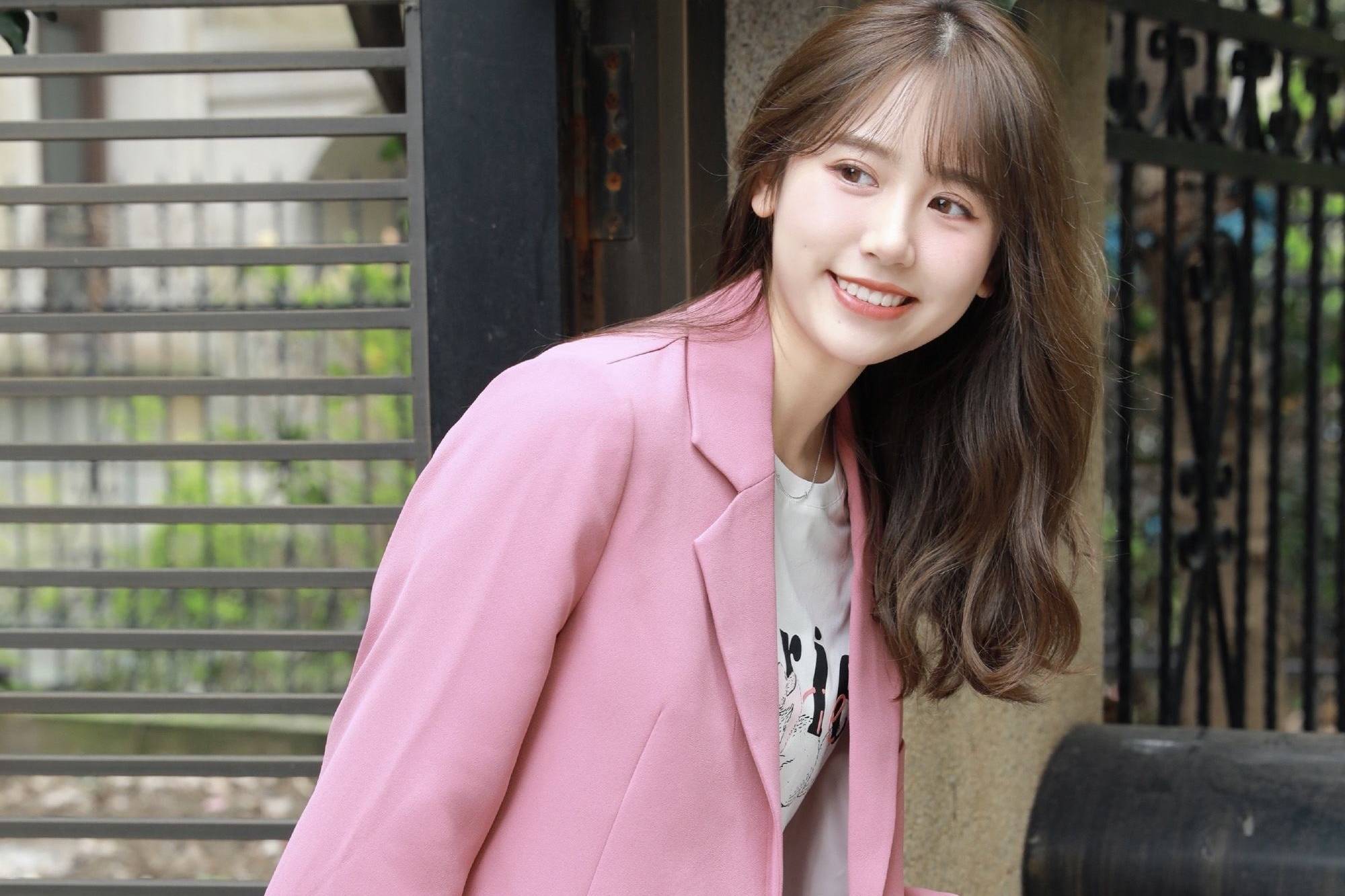 网红一栗小莎子晒男友亲密照 自曝交往一周年实录 但没结婚没孩子_栗