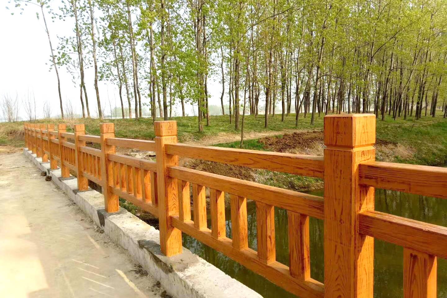 新农村河道水库护栏水泥制品仿木栏杆价格多少一米