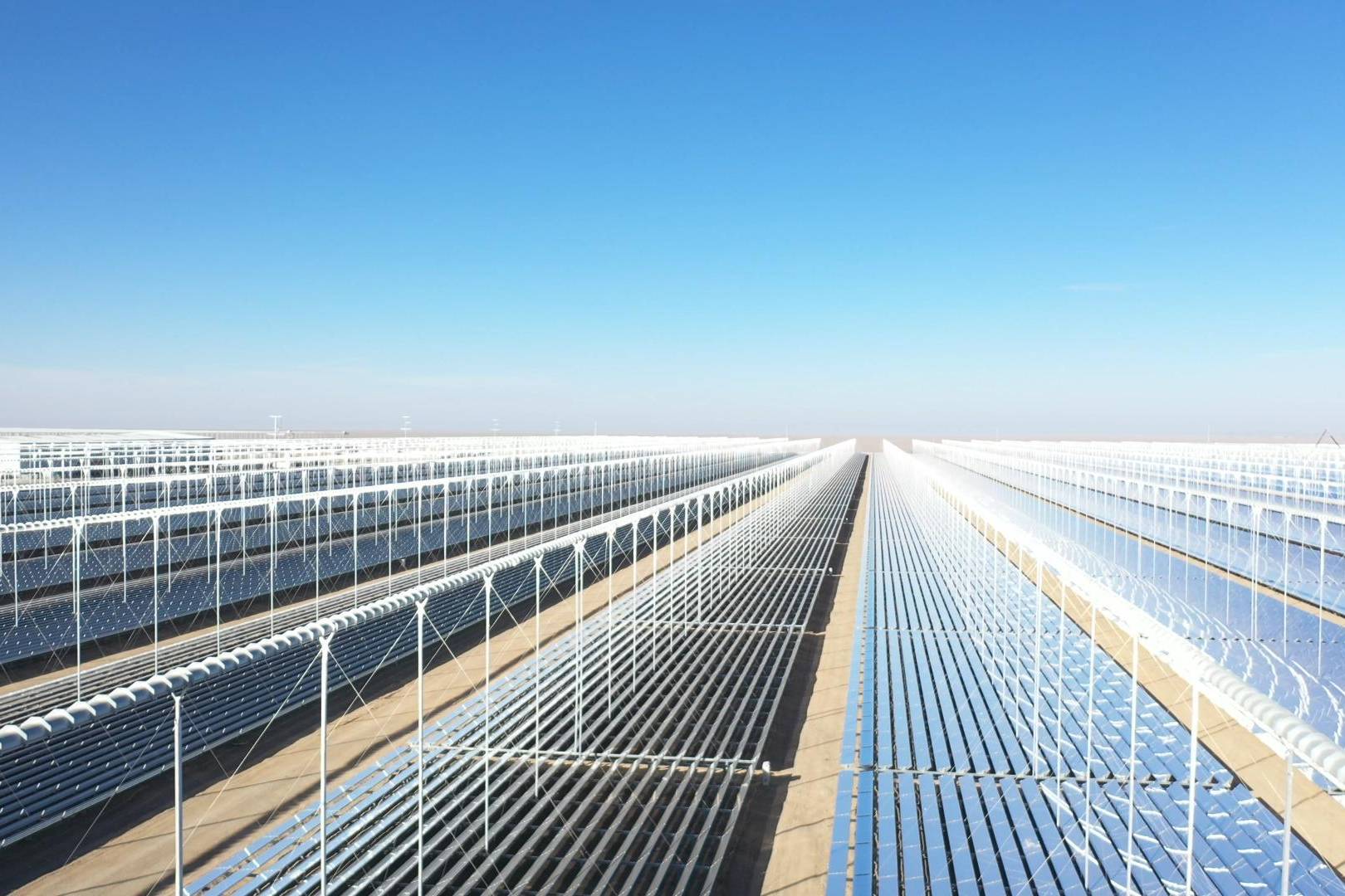 航拍兰州大成敦煌50mw熔盐菲涅尔光热电站