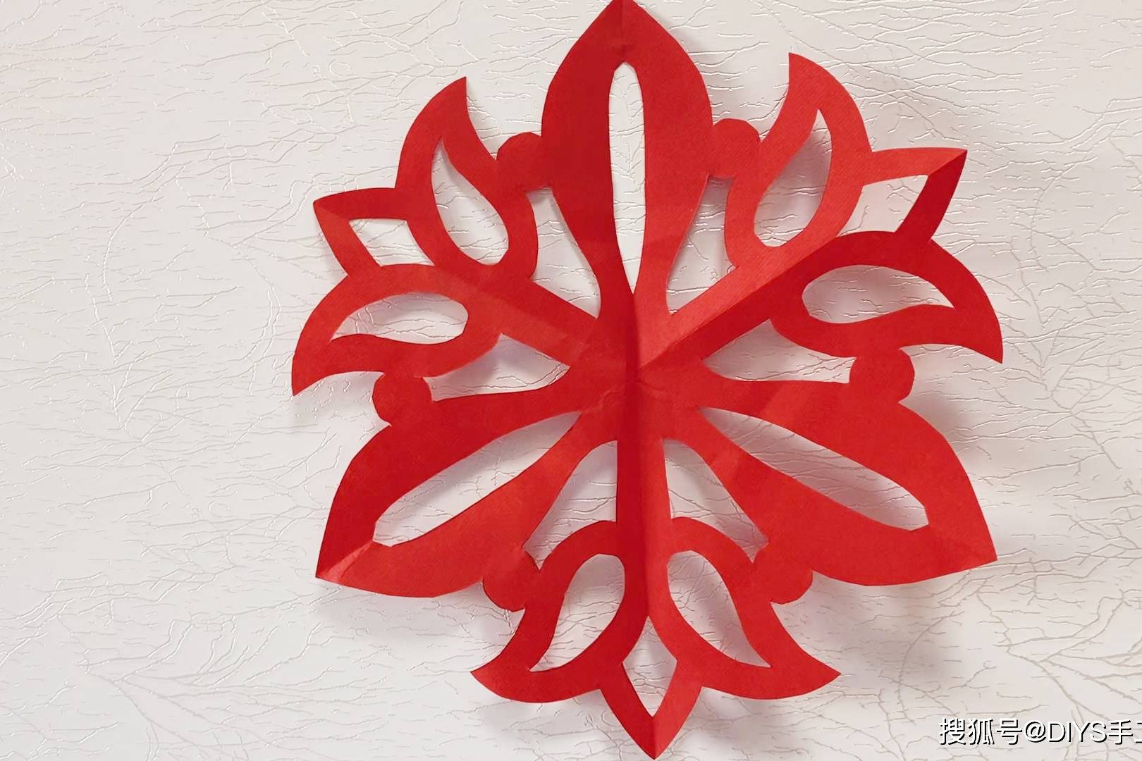 「手工剪纸diy」漂亮的三角花形窗花纸