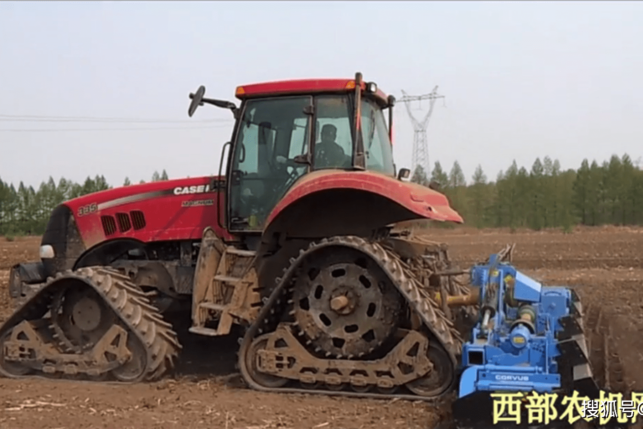 凯斯335履带式拖拉机带拉贝6米驱动耙作业