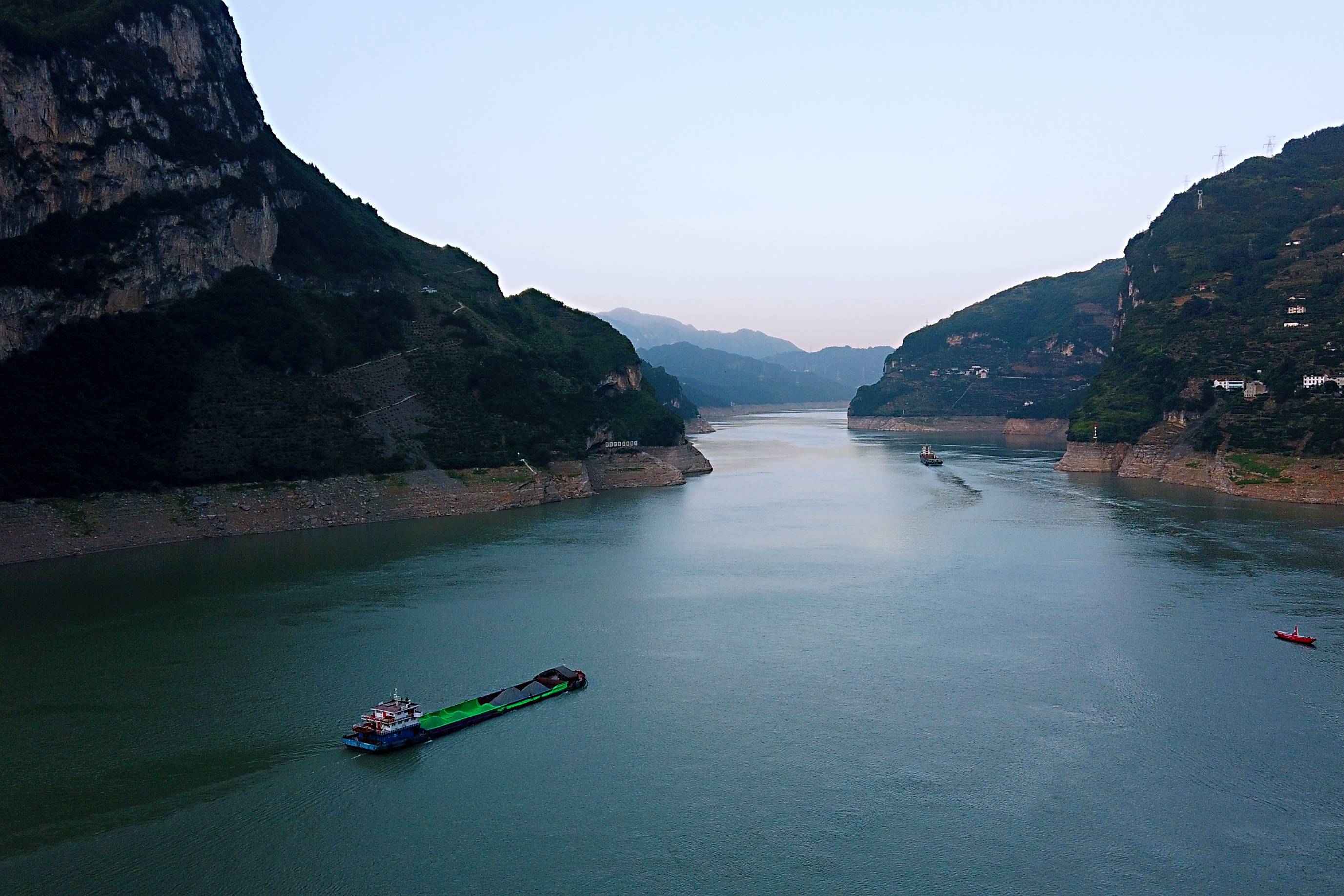 三峡自驾游途经牛肝马肺峡感受大自然的鬼斧神工让人大开眼界