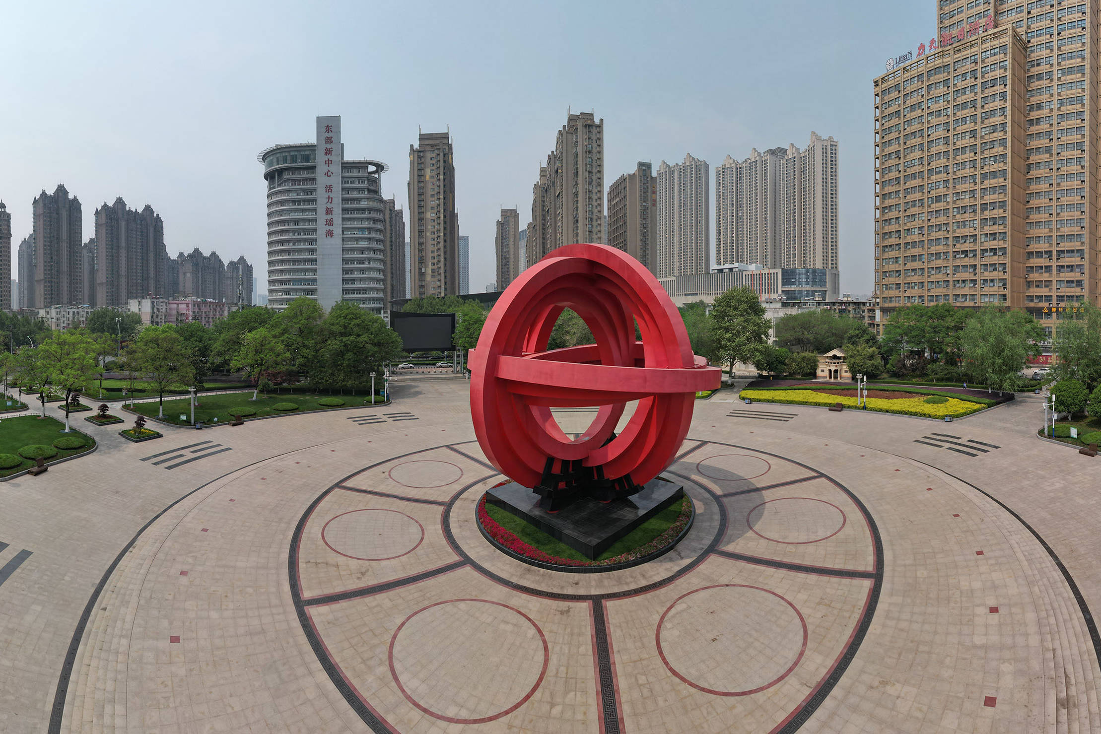 航拍合肥瑶海和平广场标志性建筑力天大厦与广场景观相映成趣