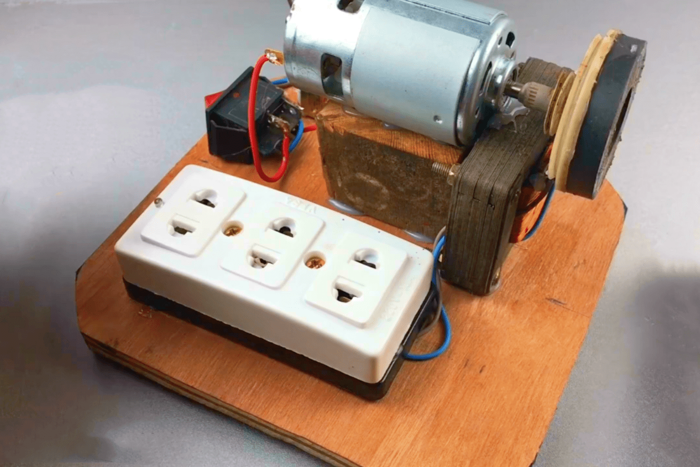 科技小发明把旧变压器设计改造成220v的大功率发电机