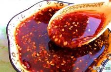 炸辣椒油，万万不可直接泼热油，多加2步，辣油红亮香辣特解馋！