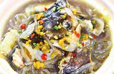 黄椒鱼头煲 吃法特别，鱼头滑嫩，鲜香辣爽
