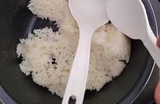煮米饭时，最忌直接下锅煮，牢记这几点，米饭粒粒分明，口感筋道