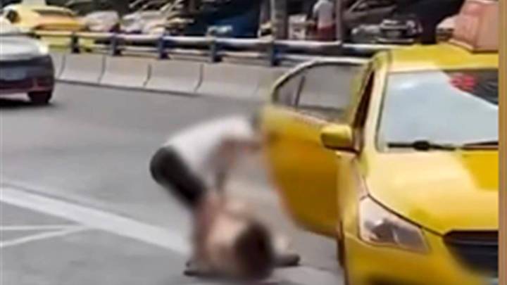 男子当街拖拽女子塞进出租车，出租车司机算从犯吗？