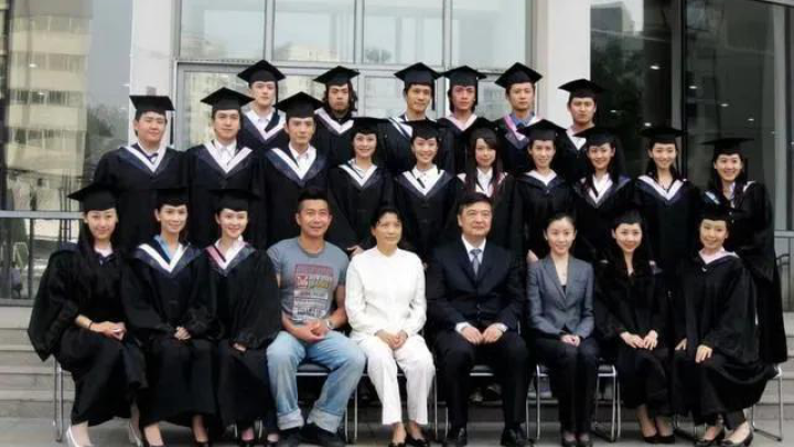 在杭州偶遇小姑子陈书婷，你认为她的演技好吗？