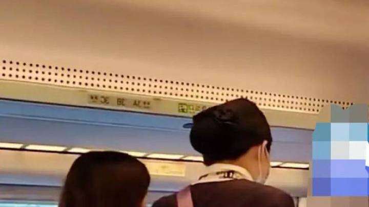 婴儿高铁上哭闹，女子和宝妈对骂，你觉得女子的做法合理吗？