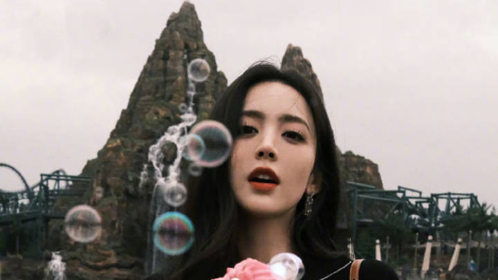 你认为古力娜扎的牛仔裤低俗吗？