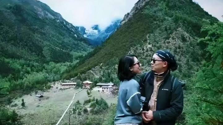 董思槿整容前的旧照被曝出，你觉得她漂亮吗？