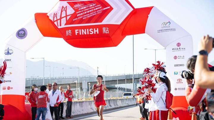 港珠澳马拉松冲线，第一名中国选手不让给日本人，是故意的吗？
