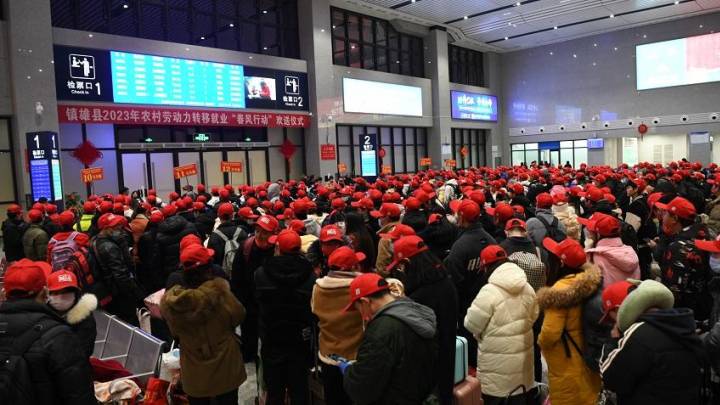 你支持开行首趟务工定制专列吗？
