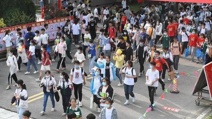 陕西初三学生因成绩差，开学报名却遭学校劝退，你怎么看？