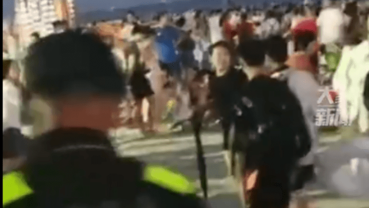 游客下海疑被鱼类咬伤，广西一浴场暂停涉水活动，你怎么看？