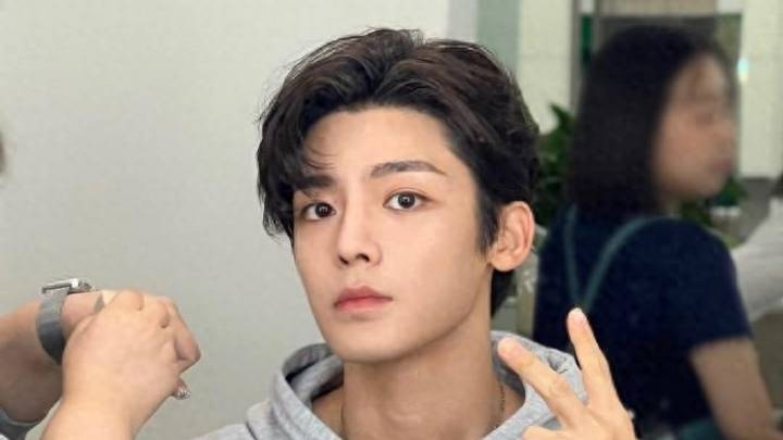 侯明昊长文回应争议，称《大梦归离》是人生礼物，你认同吗？