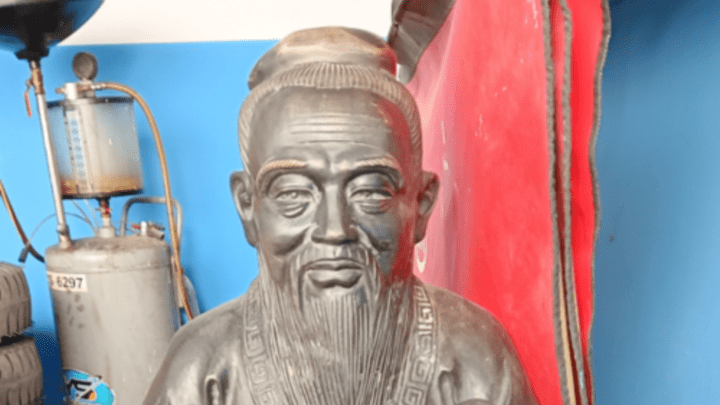 清华大学国学班学生捐赠的孔子铜像被卖到废品站，你怎么看？