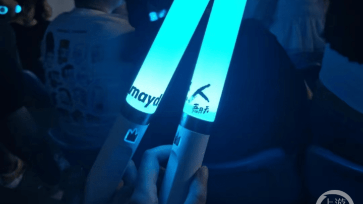 五月天演唱会官方正版荧光棒140元一根你觉得值吗