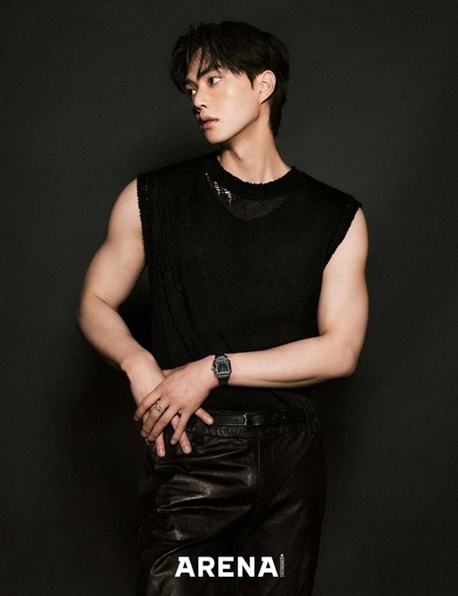 韩国男演员宋江拍杂志写真 肌肉线条凸显男性张力