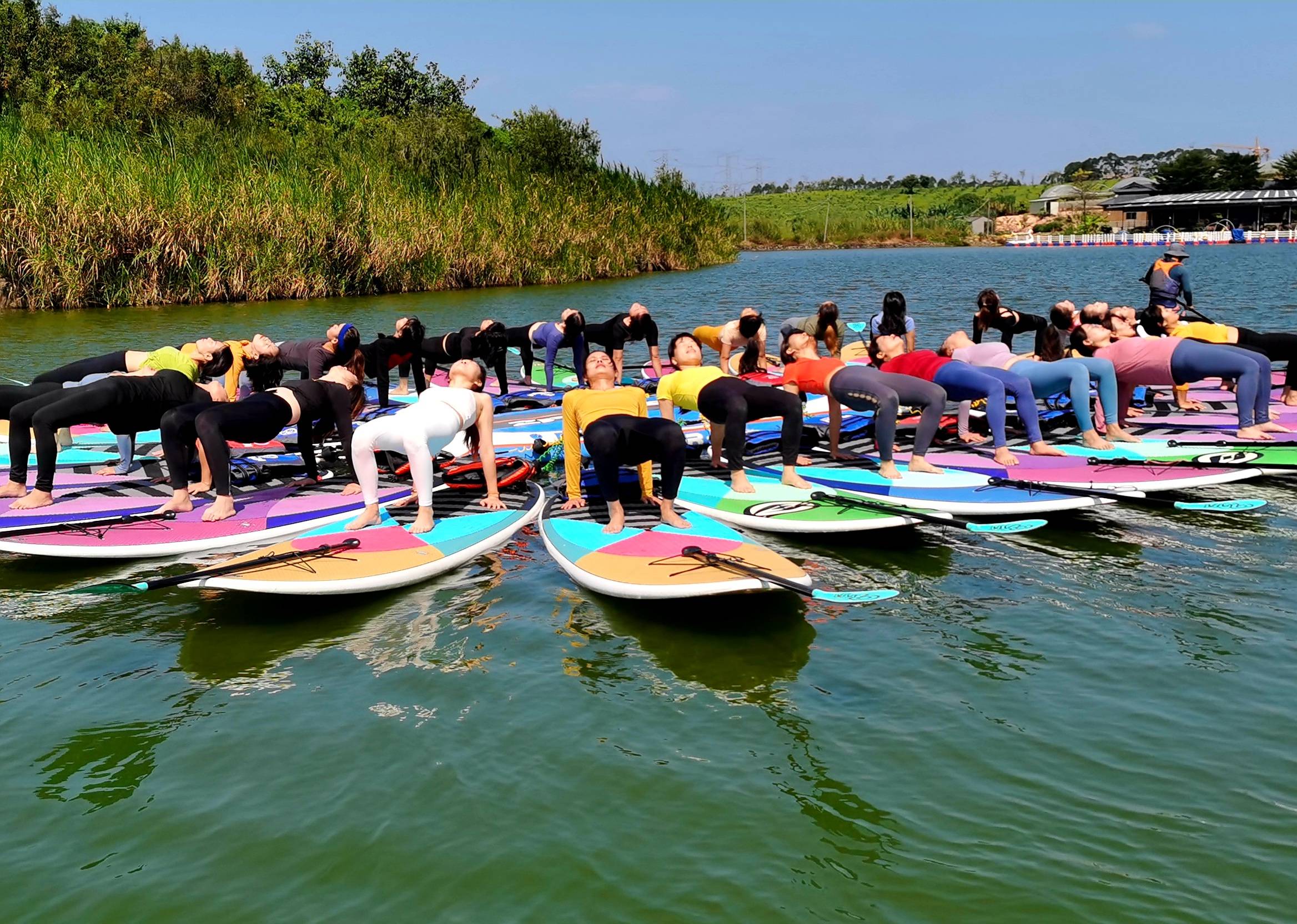 "可以试试新颖的水上桨板团建嗨爽桨板团建,你未曾试过的水上团建6