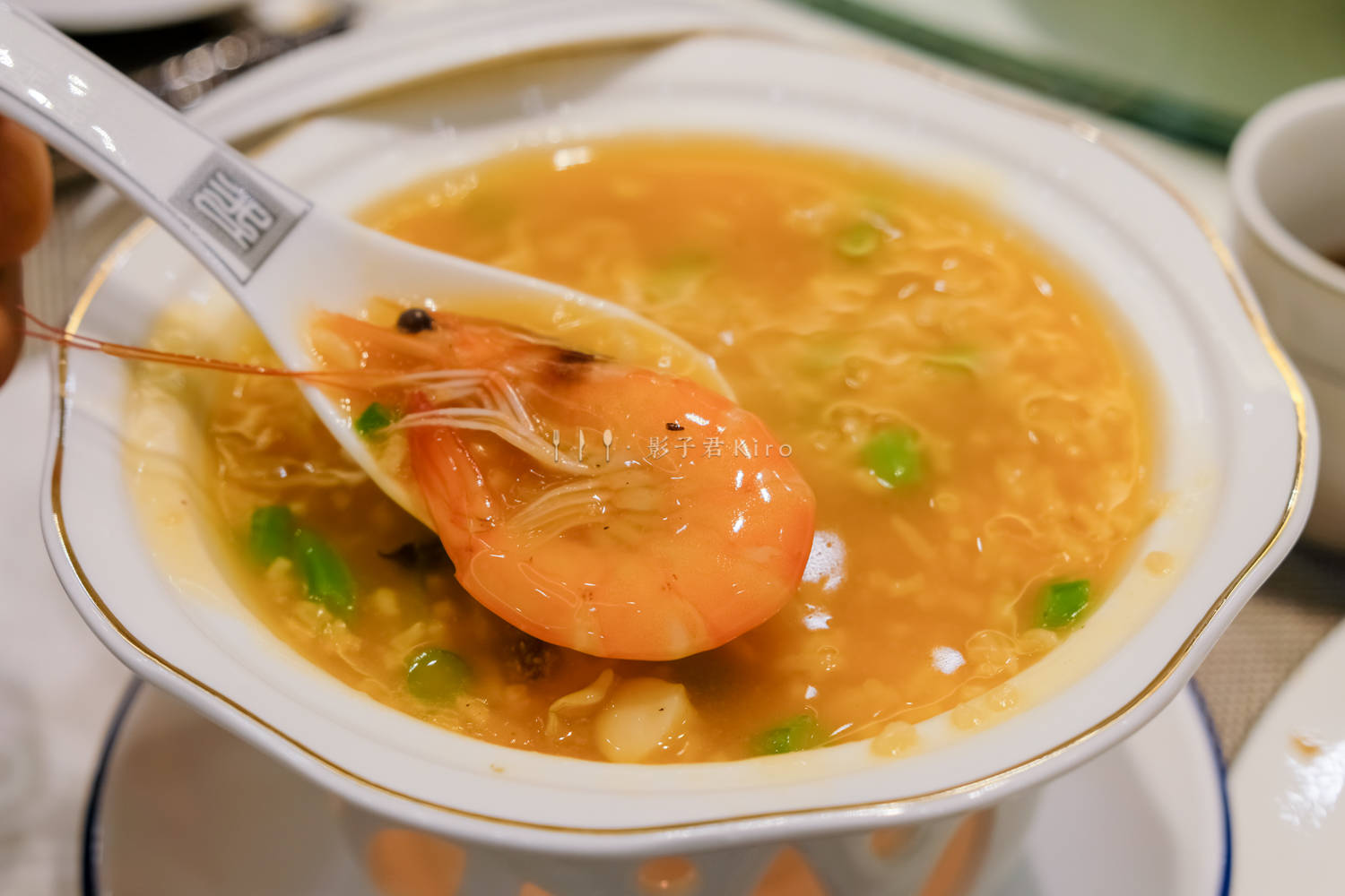 不仅如此,连看起来有点"平平无奇"的虾汤泡饭都让人惊喜,软脆之间的