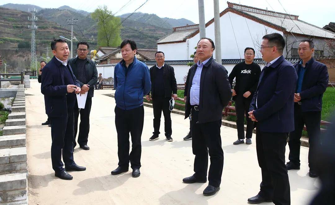 宝鸡市陈仓区委书记霍铁桥深入香泉镇调研指导工作