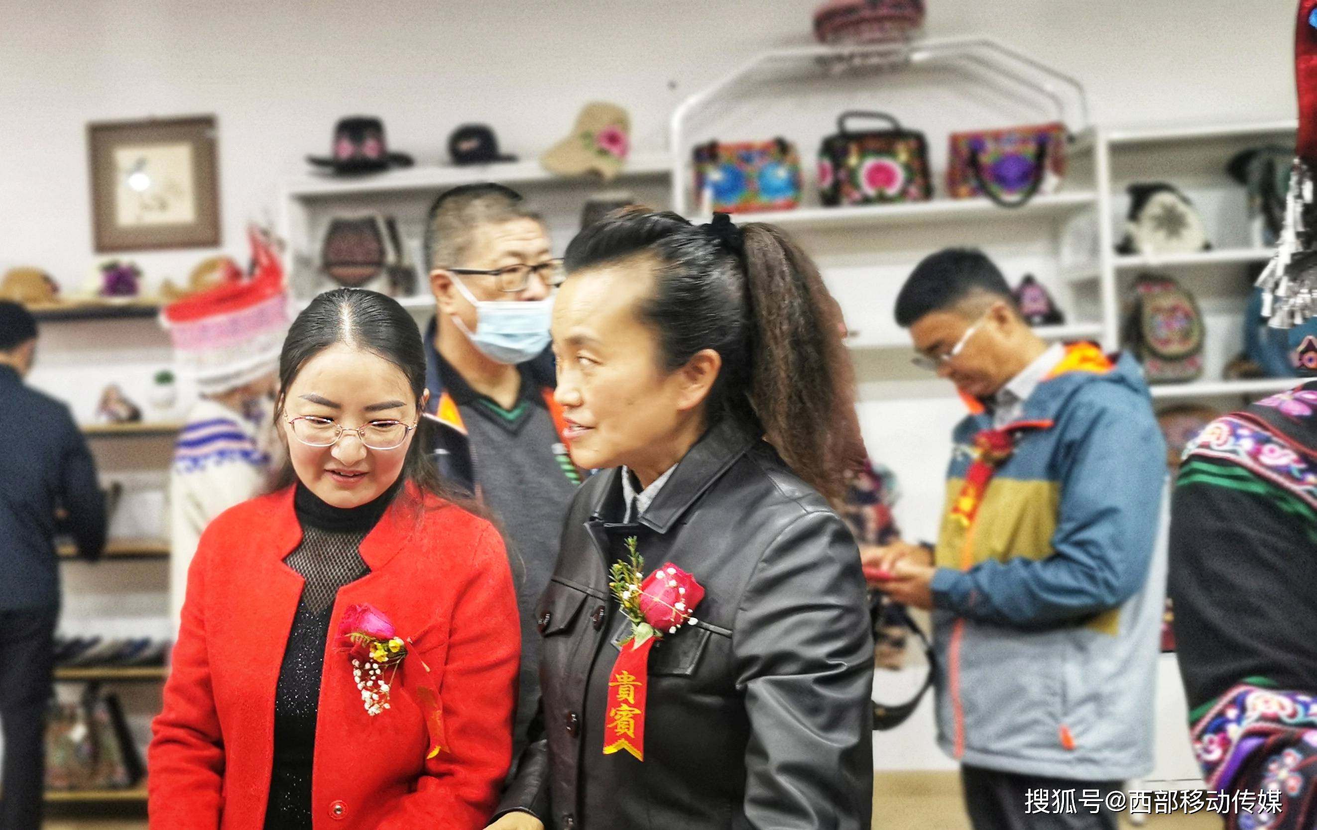 中云大慈集团从一颗小小绣花针绣出的一个彝花绣文创产业园