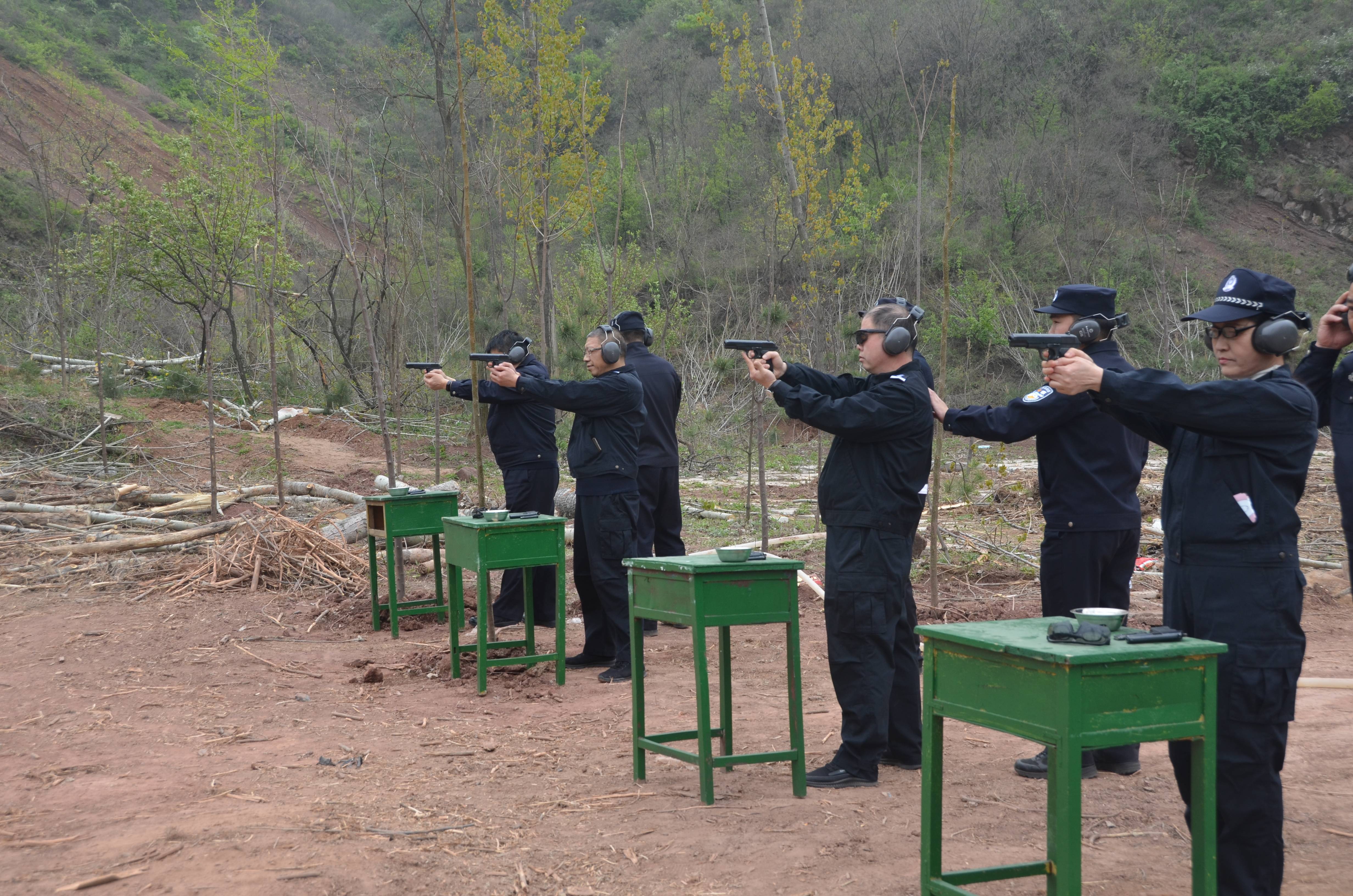 三门峡市公安局峡东分局:实弹射击检验民警实战技能