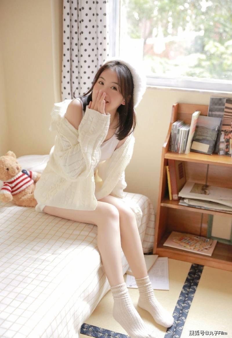 性感美女时尚写真短发小姐姐白皙大长腿清纯俏皮可爱甜美迷人