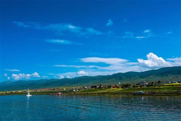 青海湖周边将建成人文旅游城镇