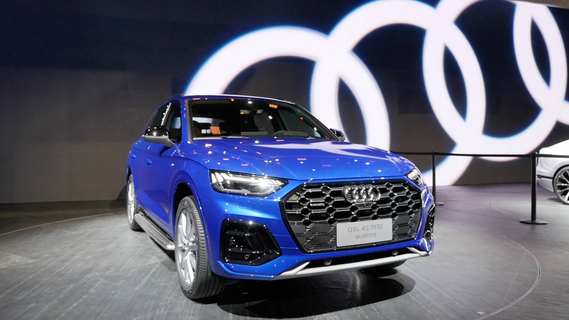 2021上海车展颜值小改内饰小变小冉评中改奥迪q5l