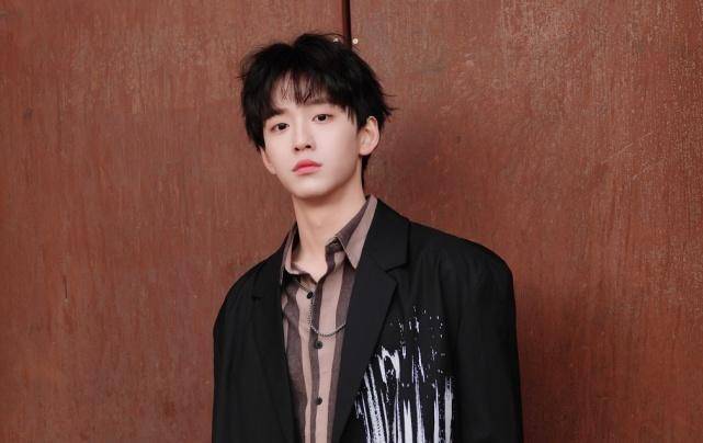 青你3选手余景天父母非法经营经纪公司辟谣