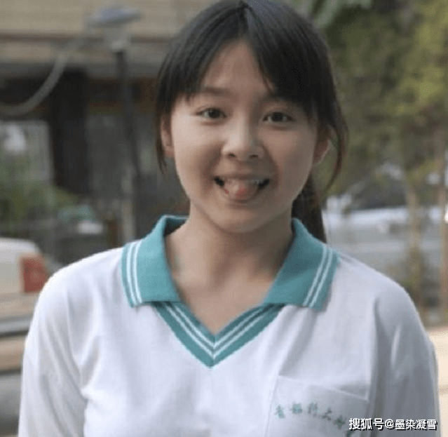 她14歲就大紅大紫,如今更是美的不可方物._楊麗曉