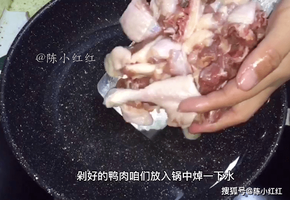 怎么把肉剁烂 a054b1eaac35446bb5b0a555d6676474.png