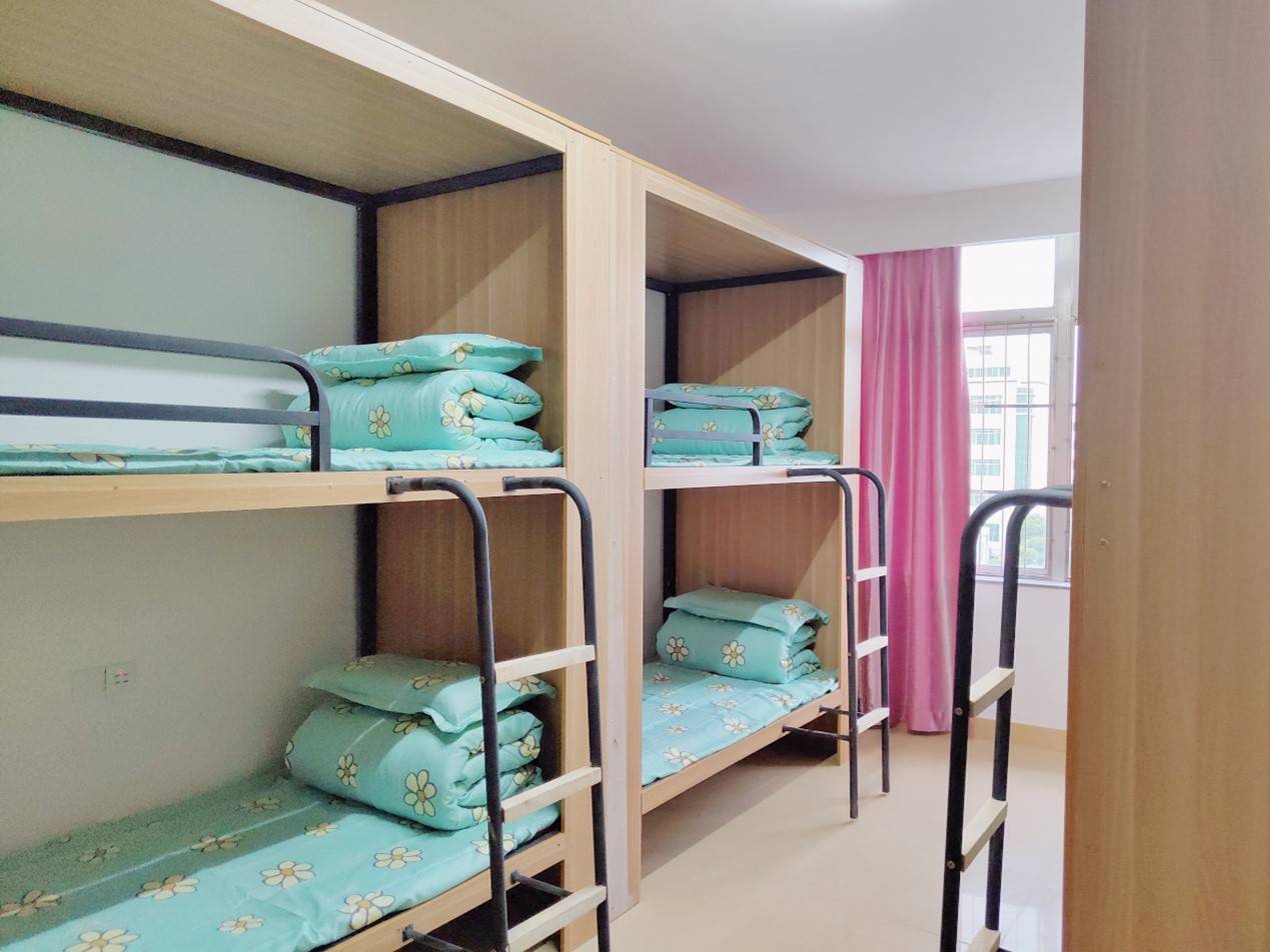 考研寄宿学校,宿舍与大学宿舍类似.