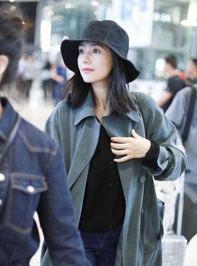 原创高圆圆罕见新照产后首次公开现身颜值状态和10年前没差