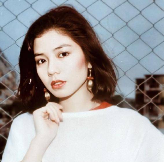 复古港风穿搭靠这几件经典单品来搭配分分钟展现港风时髦感