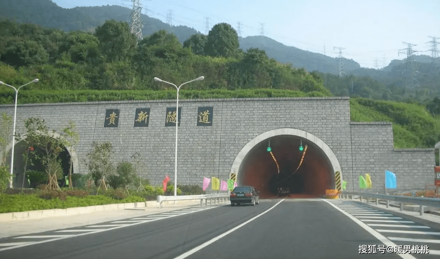 如何解决贵新隧道长期拥堵的问题?限制最低时速!