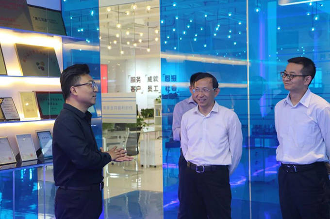 昆山市委副书记徐华东莅临炫生活指导;昆山数字办莅临炫生活调研走访