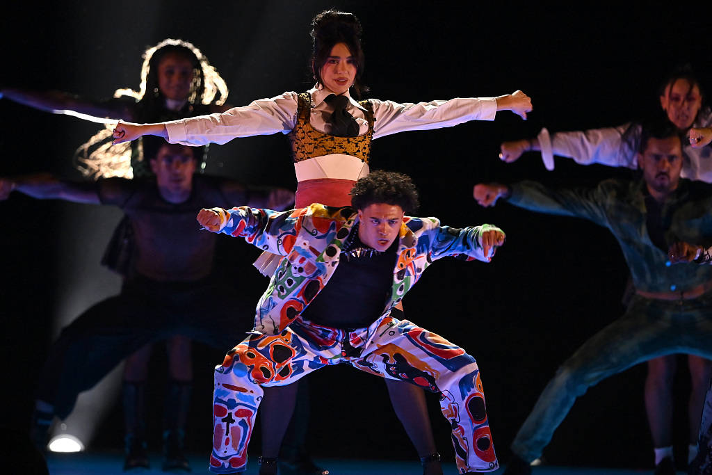 啪姐献唱全英奖.啪姐动感十足.啪姐ending pose.