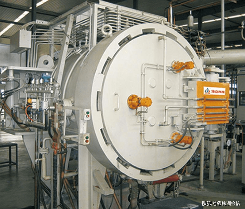 自1984年德国degussa公司设计和制造出第一台类热等静压炉以来,这一