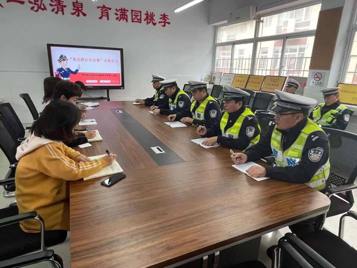 開封市交警二大隊 踐行焦裕祿精神 牢記職責跟黨走_工作