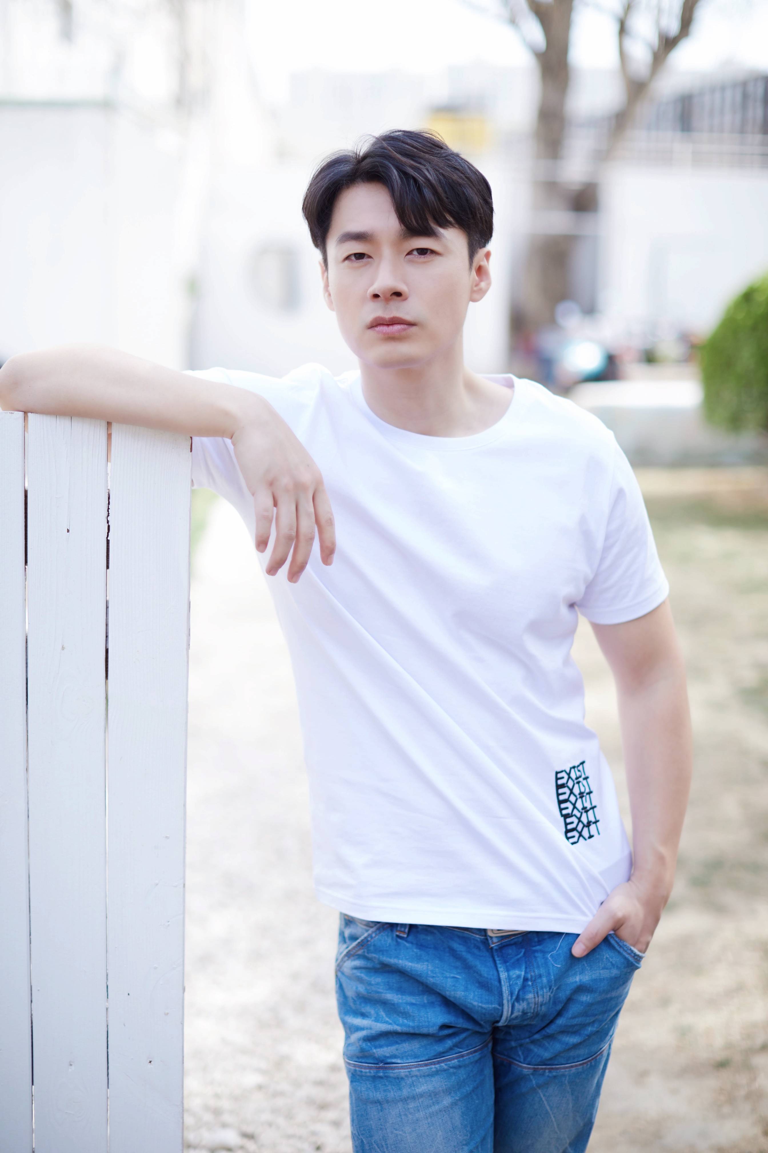 于清斌初夏时尚look轻松驾驭亮色系