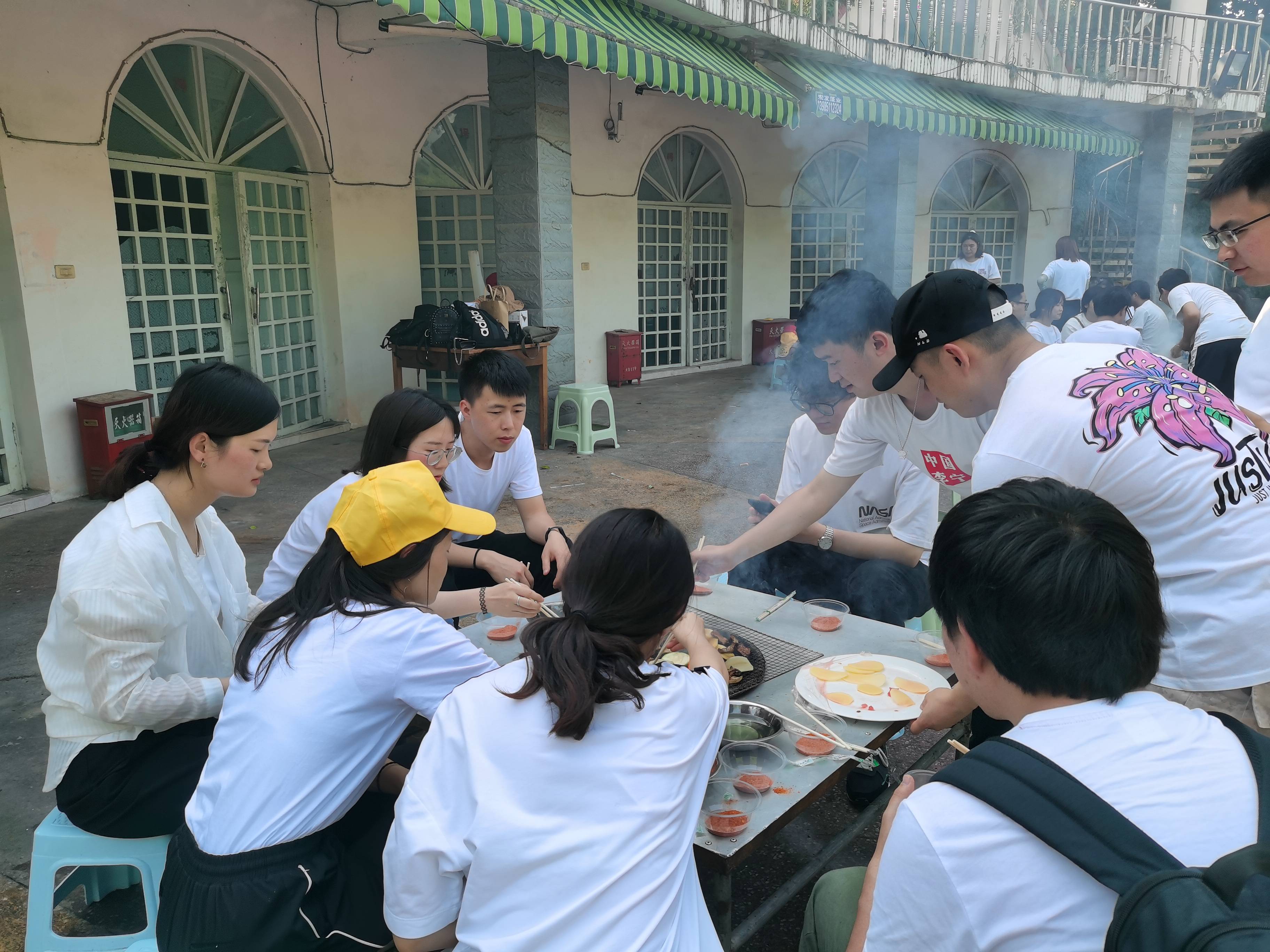 什么叫做公司团建 3d67ce4fd9064e109f142af998c3051d.jpeg