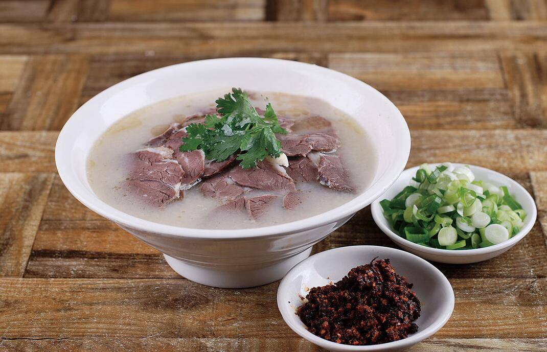 未来:店面主打烧烤,辅以明星小吃羊肉汤学到了好的羊肉汤技术,李璐下