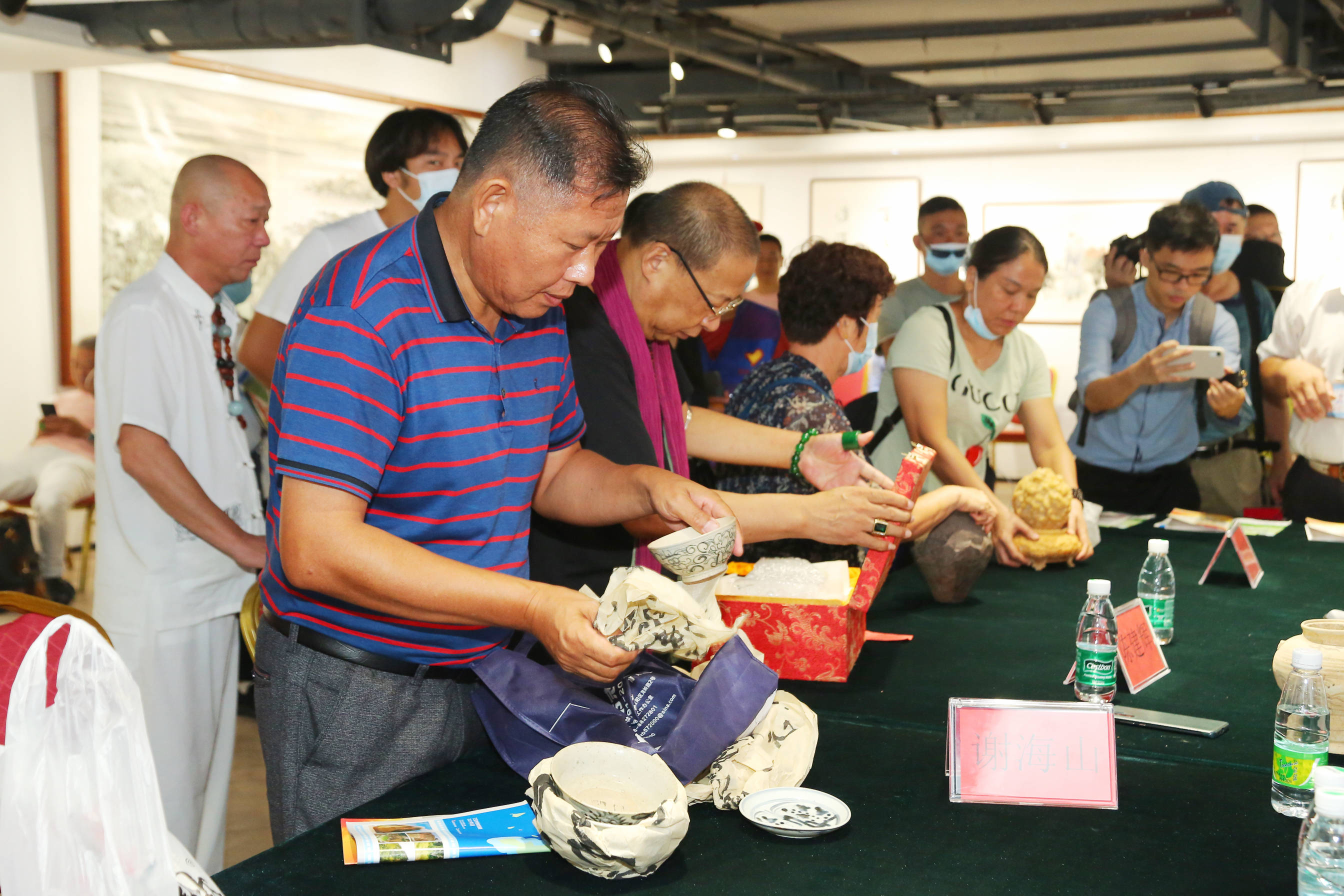 築夢博物館恢復重塑歷史文化三亞市博物館特邀文物鑑定專家為市民鑑寶