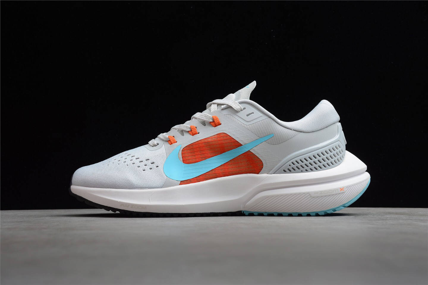 耐克nikeairzoomvomero登月15代运动缓震跑步鞋评测