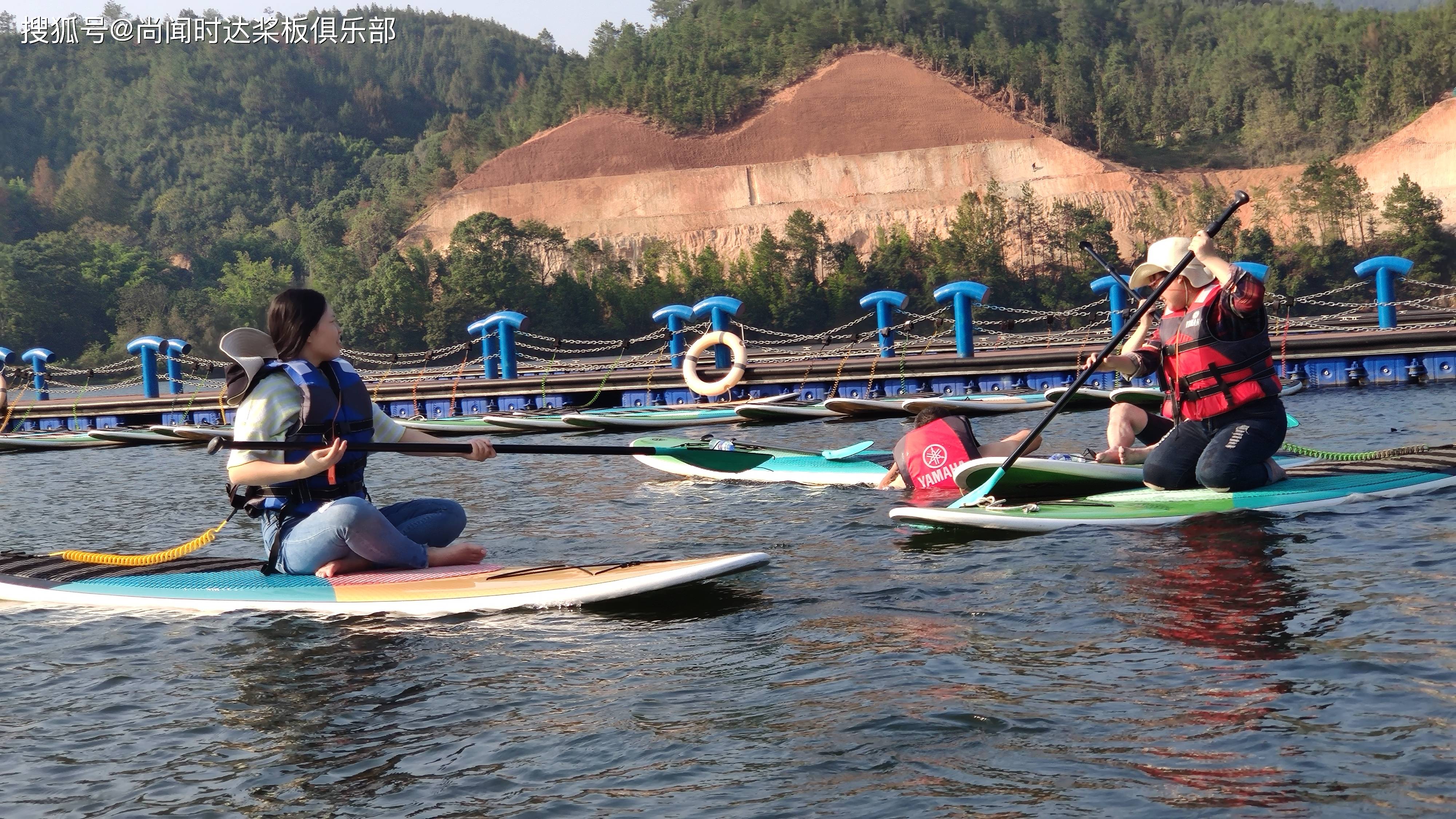 第一個槳板俱樂部就在上猶南湖垂釣中心_視角