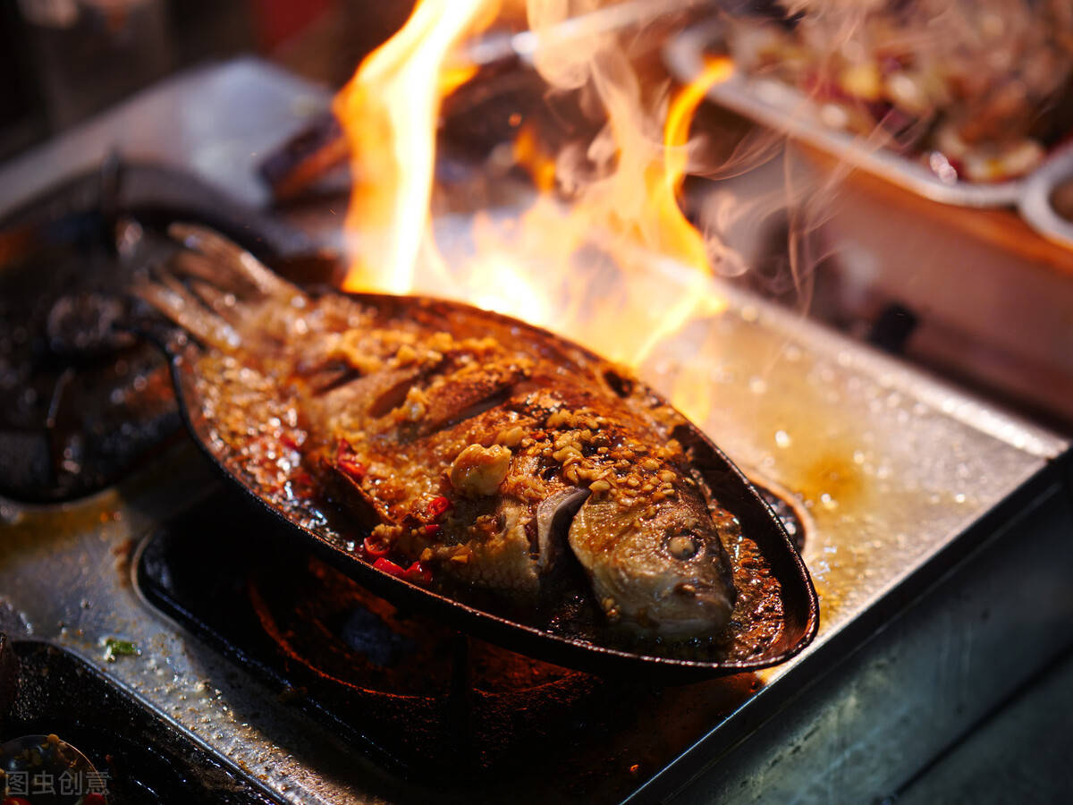 以小胜出,新式快餐大萌鱼小份烤鱼捞饭,专业打造一个人的健康美食!